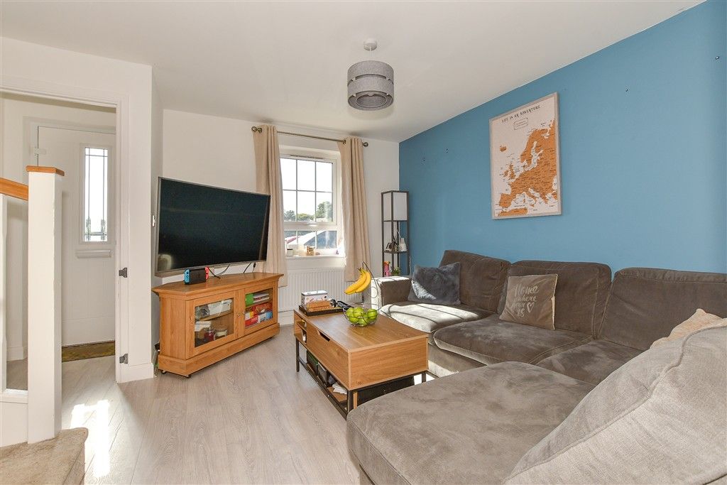 Property photo 3 of 11 Lounge