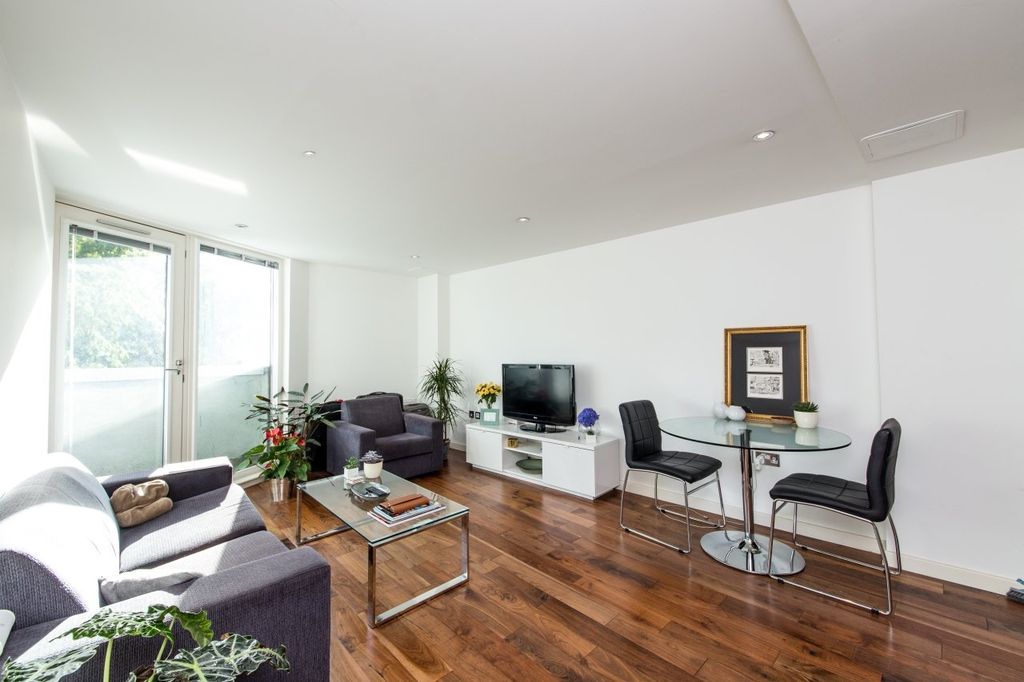 Property photo 1 of 8 Living