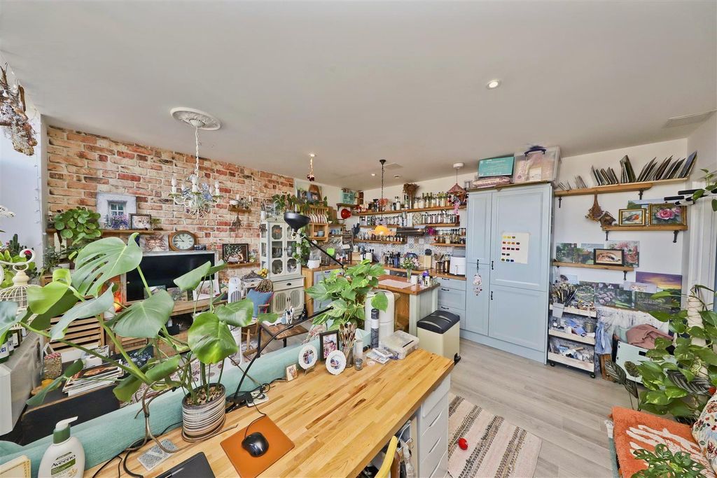 Property photo 1 of 10 Ha6H-Ig_Pegyyjp83Wjlqq.Jpg