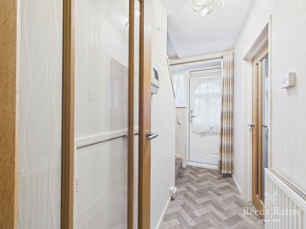 Property photo 3 of 13 Entrance Hall