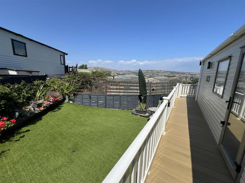 Property photo 2 of 20 0c48B2Fb-73Bf-4A7E-9Ea5-c05B1B100517.Jpg
