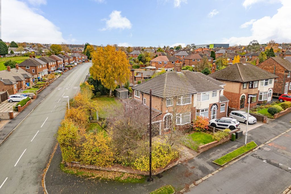 Property photo 2 of 25