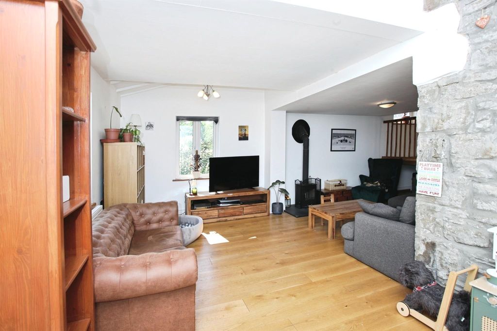 Property photo 3 of 24