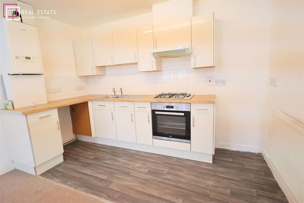 Property photo 2 of 7 Kitchen