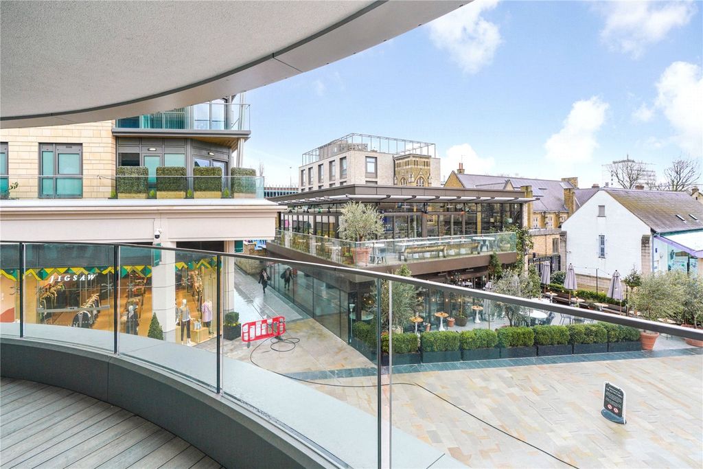 Property photo 2 of 11 Balcony