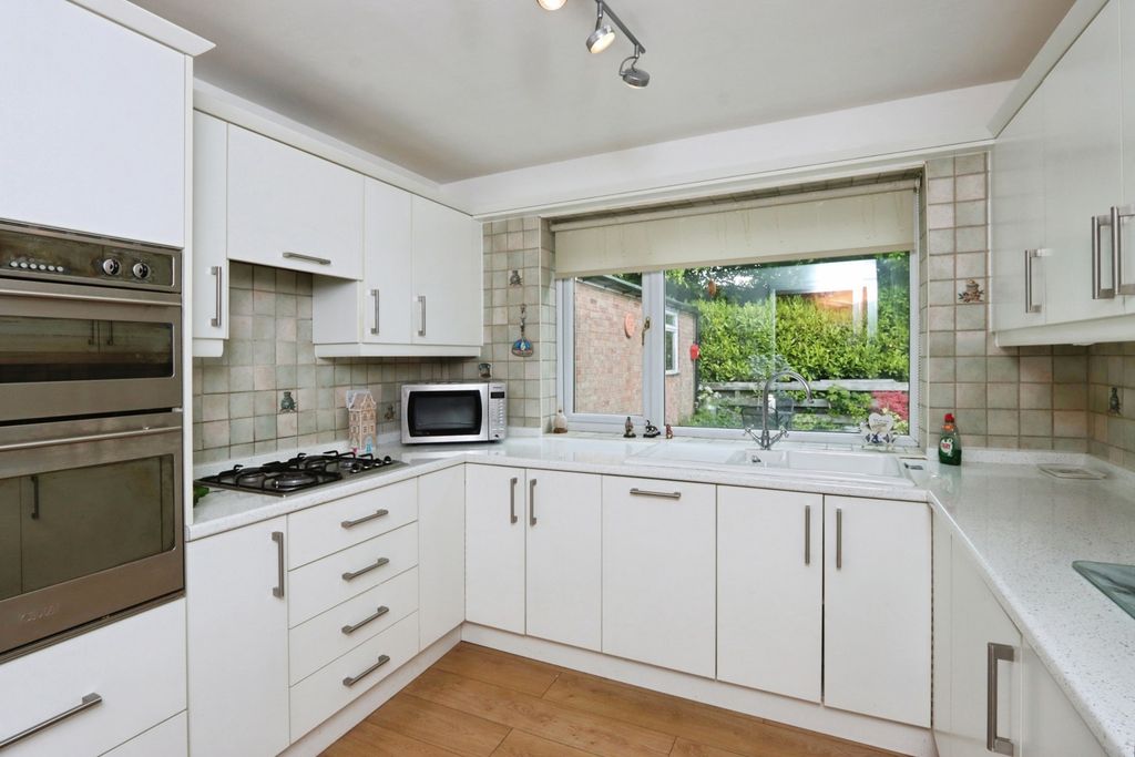 Property photo 3 of 14 Kitchen