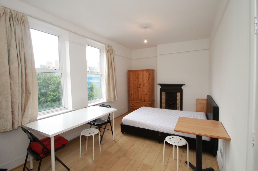 Property photo 1 of 4