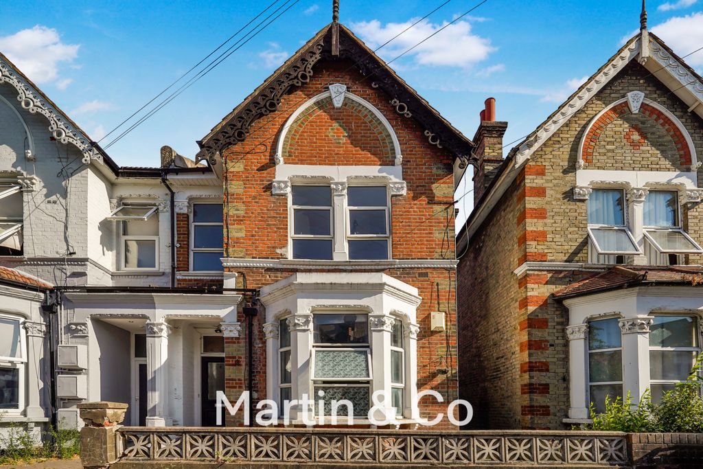 Property photo 2 of 11 1749302420 - 2 , 6 Kidderminster Road, Cr0 - 2
