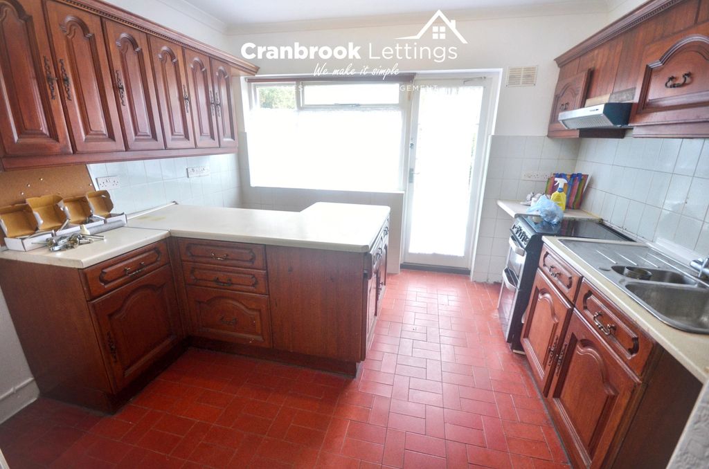 Property photo 1 of 13 Four Bedroom Semi-Detached House To Rent Gaysham Avenue, Ilford Ig2