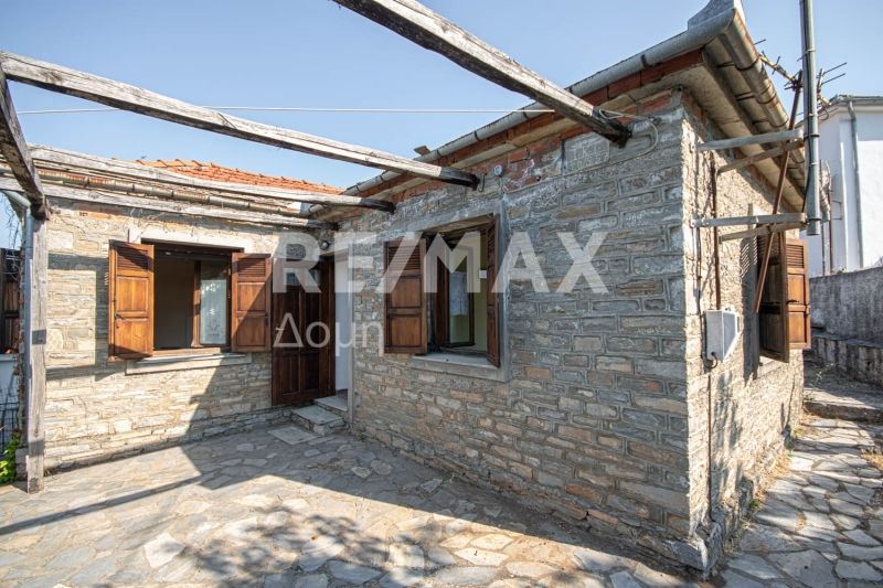 Property photo 2 of 25