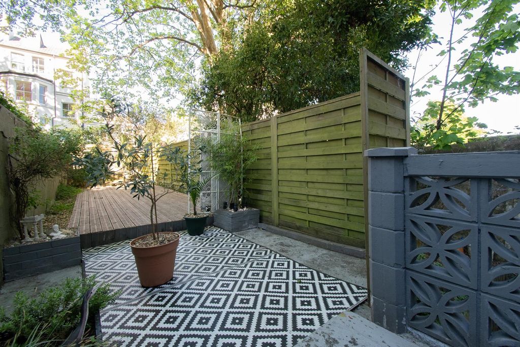 Property photo 3 of 18 Garden