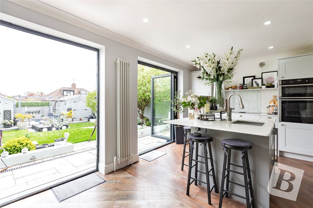 Property photo 3 of 24 Kitchen