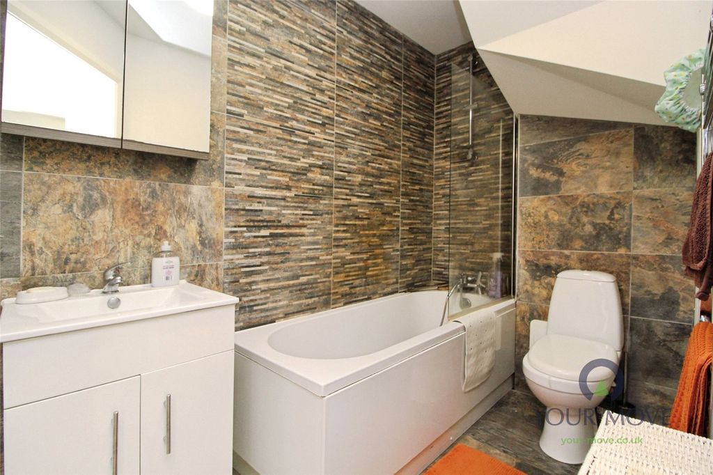 Property photo 2 of 23 Bathroom