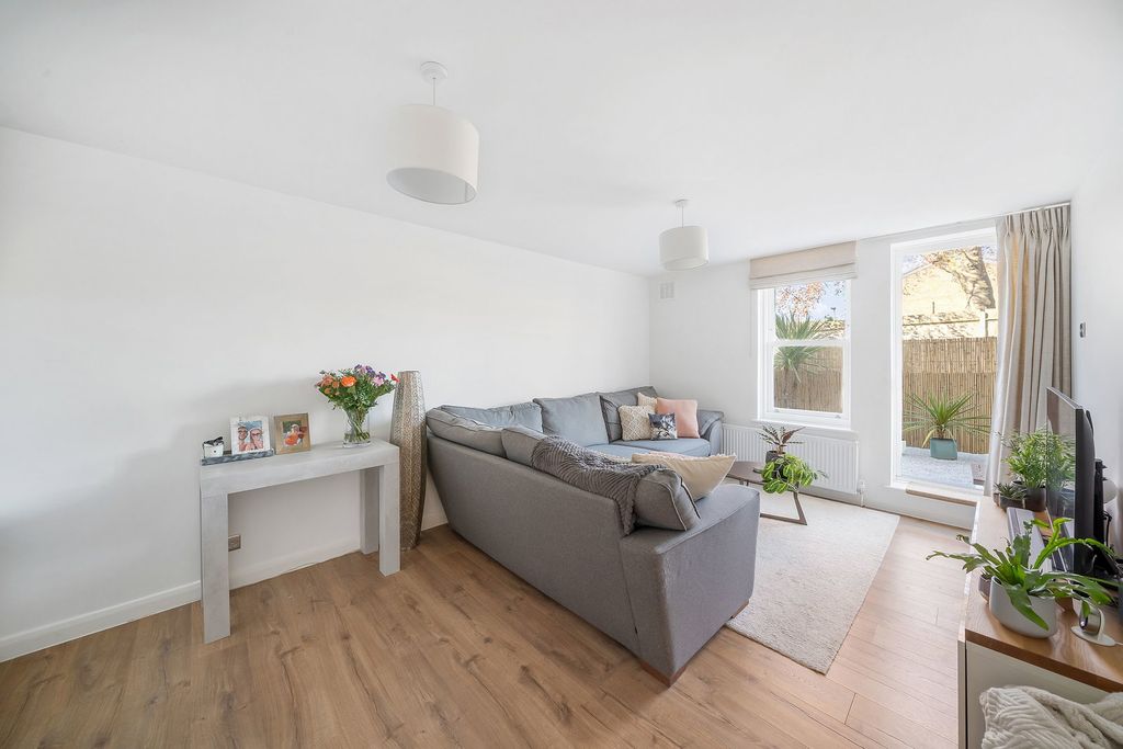 Property photo 2 of 20