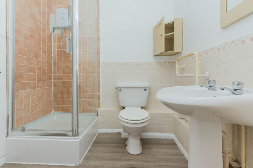 Property photo 3 of 5 Bathroom