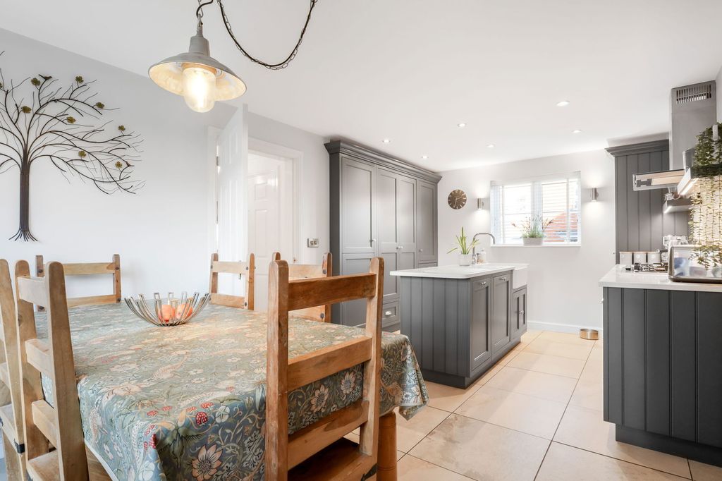 Property photo 3 of 26