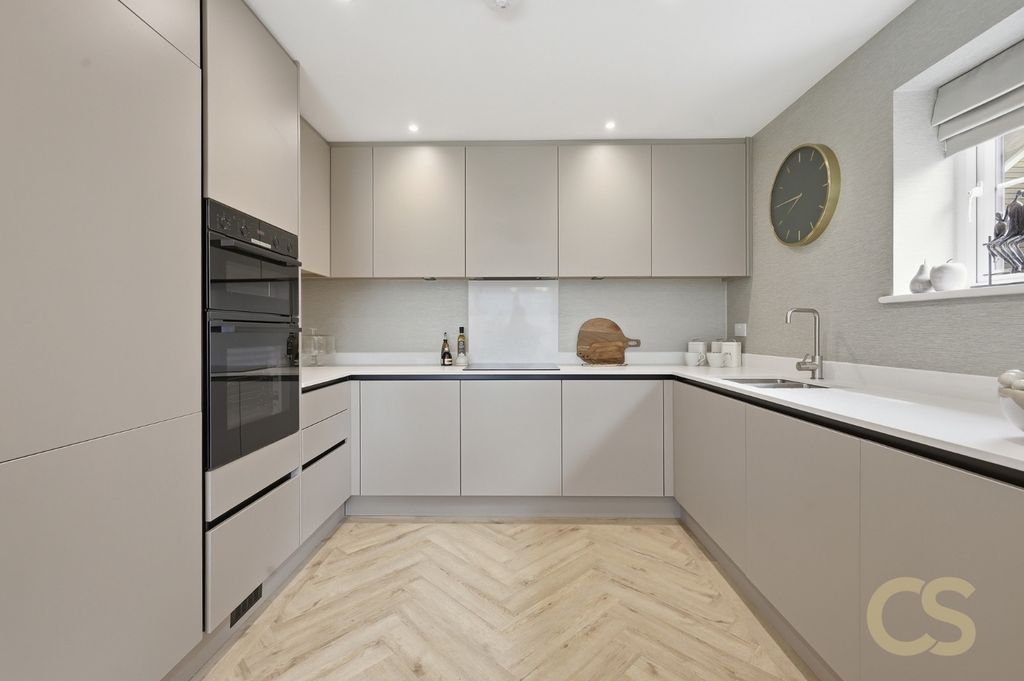 Property photo 3 of 23 4969142