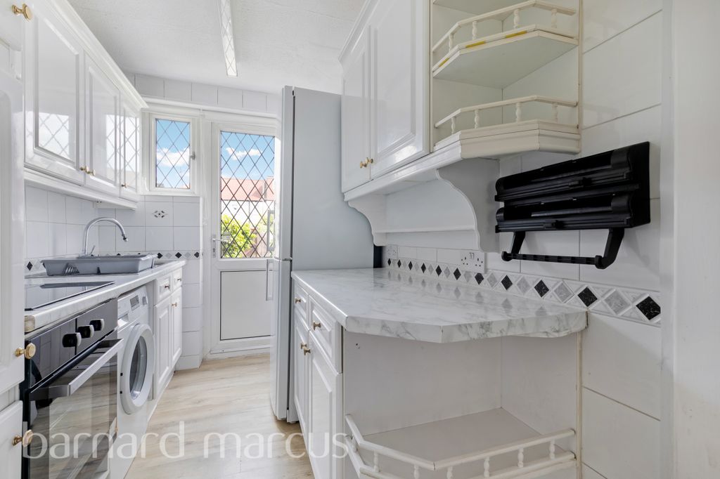 Property photo 2 of 8 Kitchen