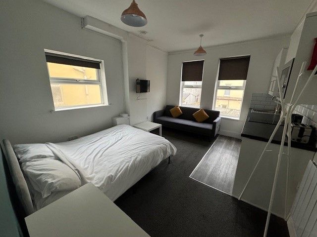 Property photo 1 of 2