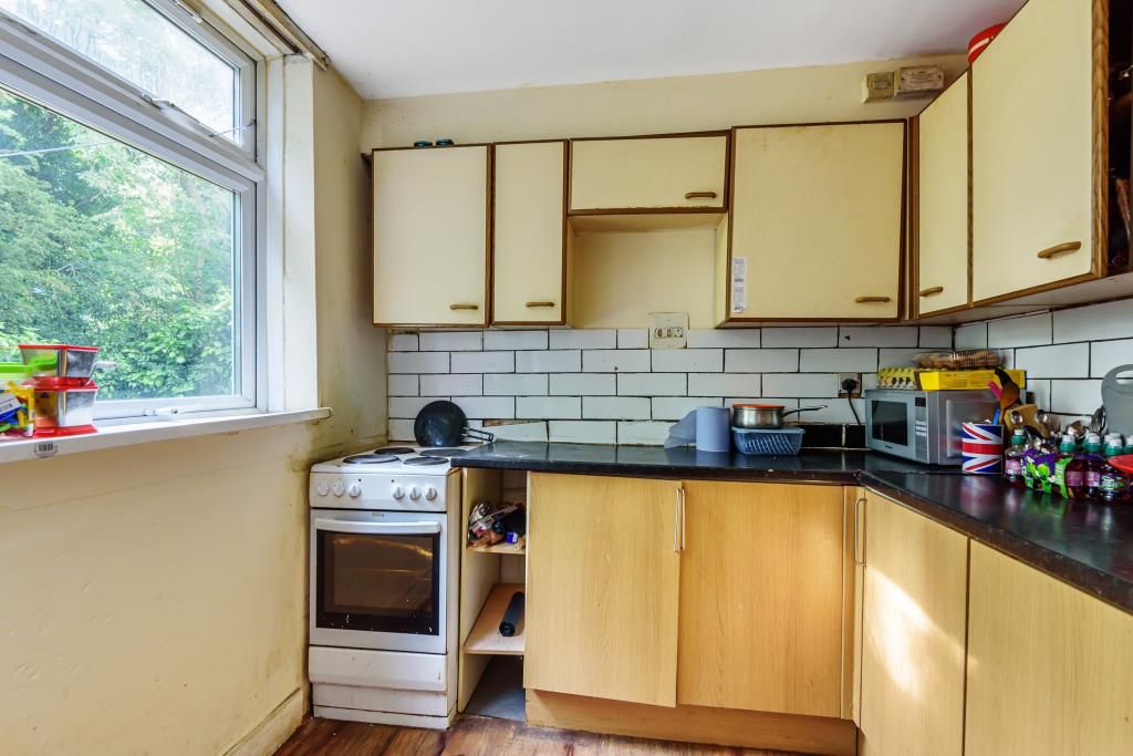 Property photo 2 of 10 Kitchen