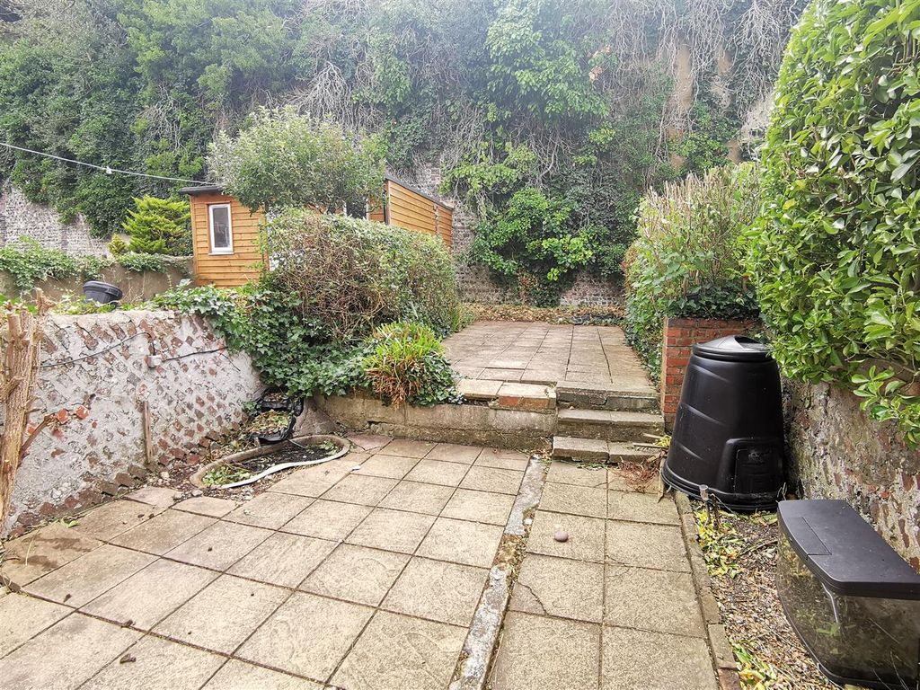 Property photo 2 of 9