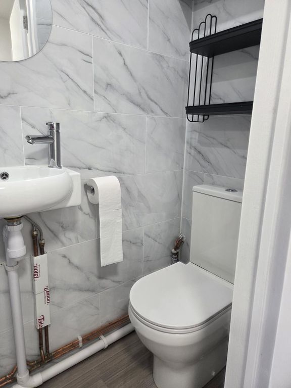 Property photo 3 of 11 Room