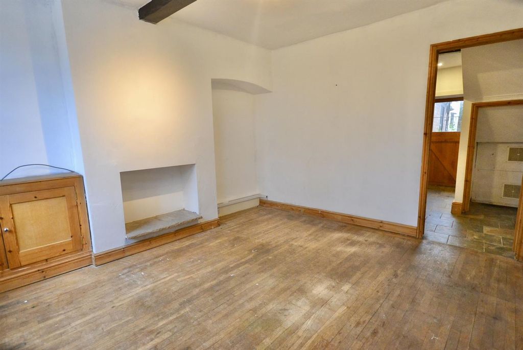 Property photo 3 of 17 Living Room