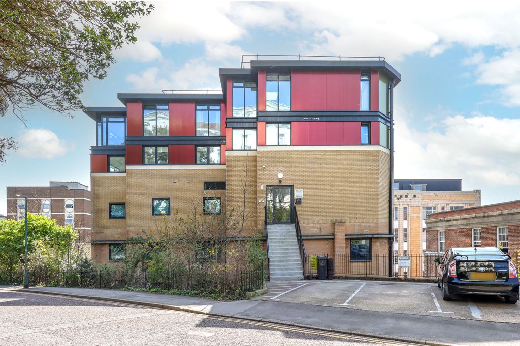 Property photo 1 of 12