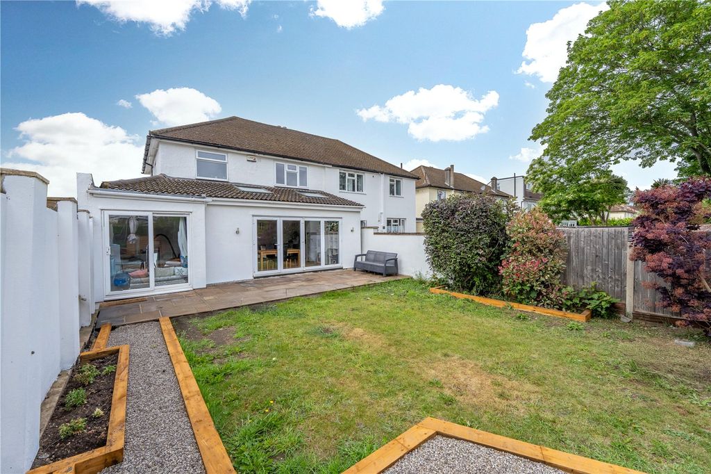 Property photo 3 of 11 Picture No. 17