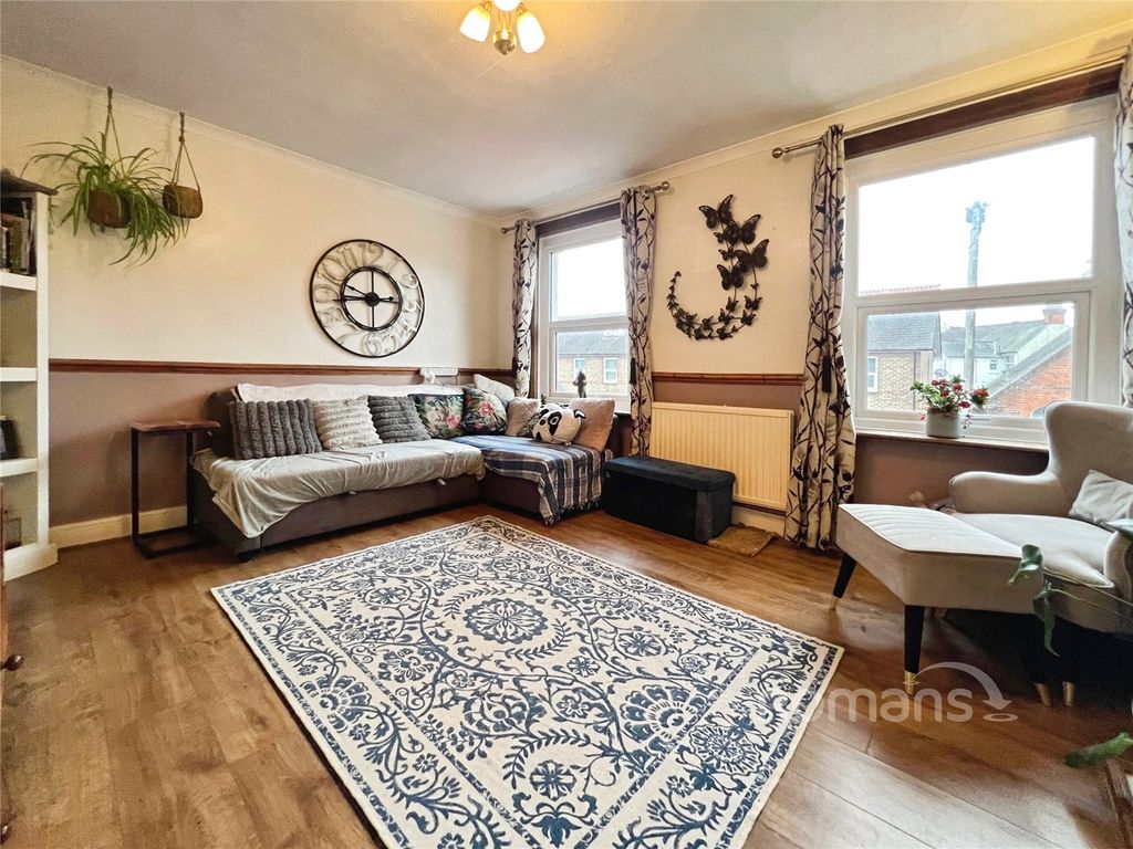 Property photo 2 of 16 Picture No. 17