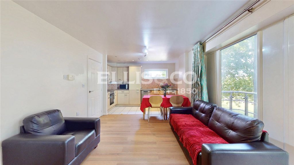 Property photo 2 of 14 Picture No. 12