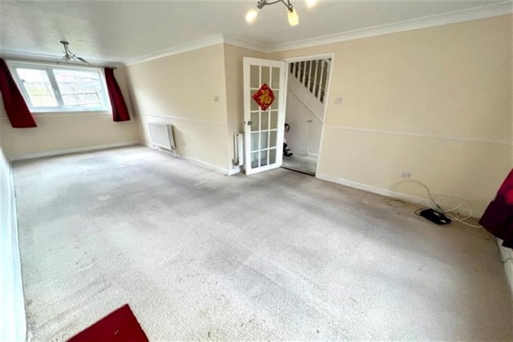 Property photo 3 of 11 (Thumbnail)