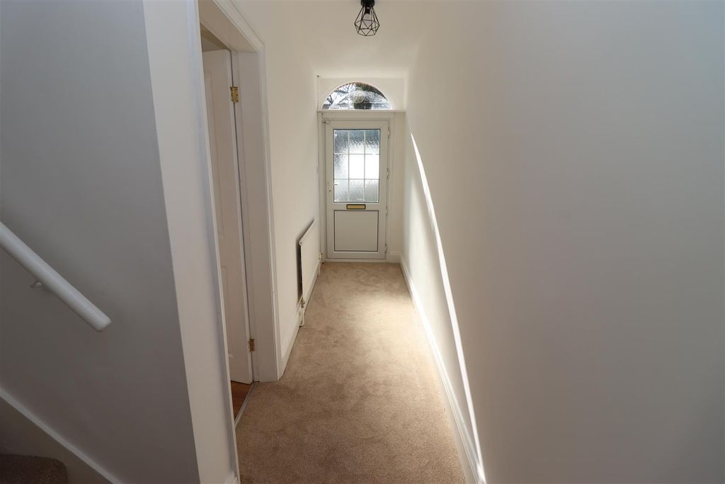 Property photo 2 of 8 Entrance