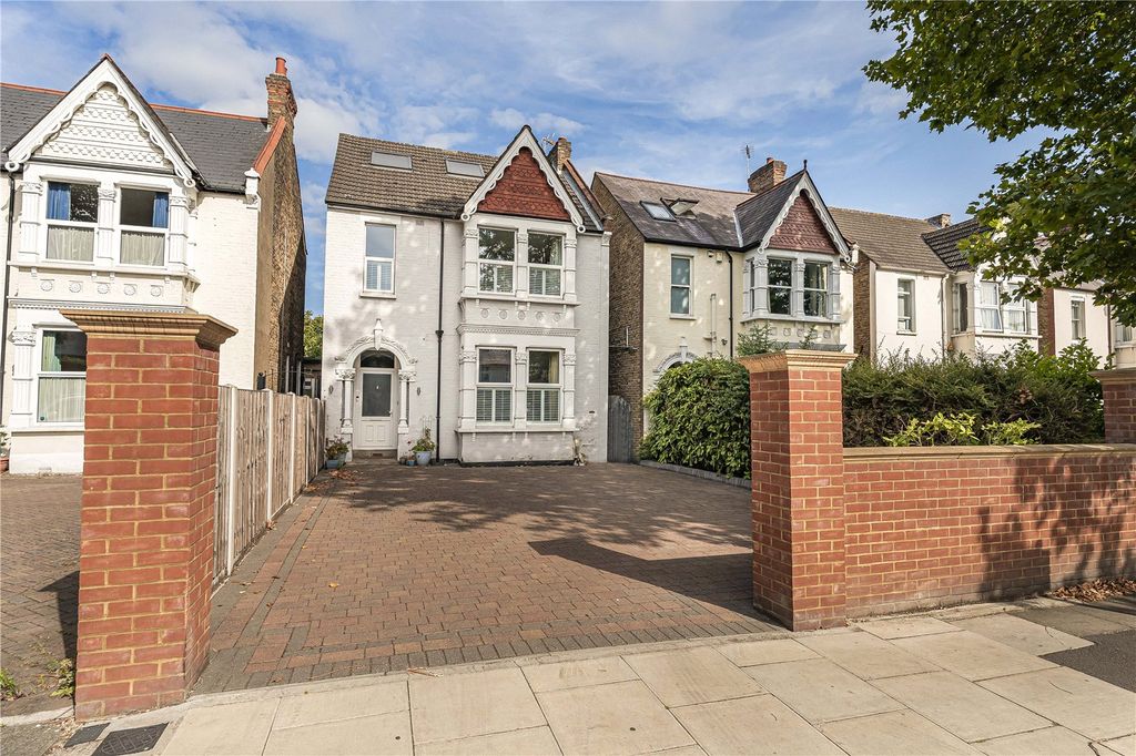 Property photo 1 of 17 External