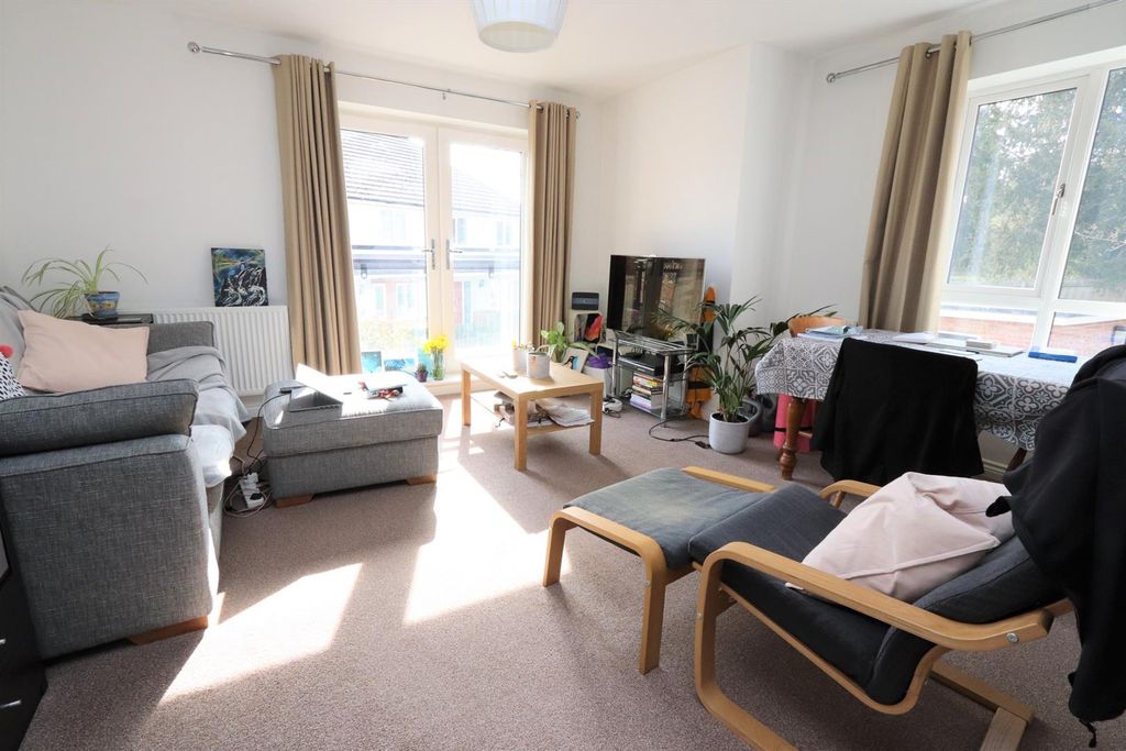 Property photo 2 of 8