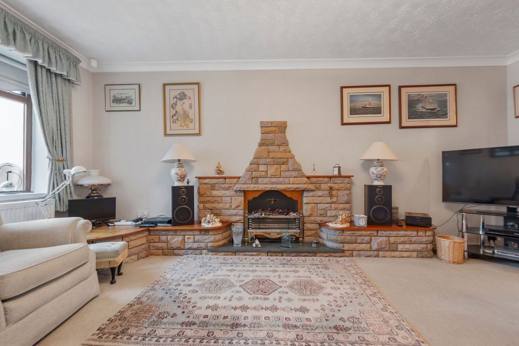 Property photo 3 of 38