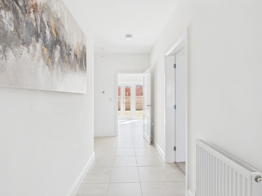 Property photo 2 of 16 Entrance Hall