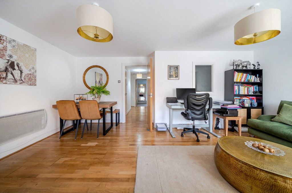 Property photo 2 of 17 1388313-8-6939803...