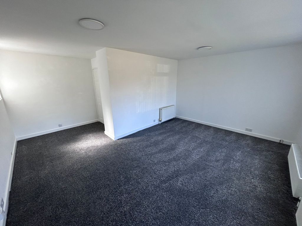 Property photo 3 of 41 Lounge