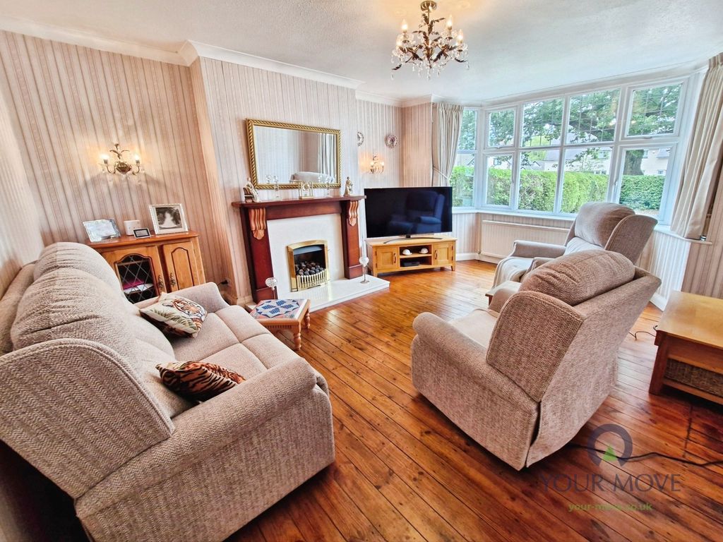 Property photo 2 of 18 Lounge