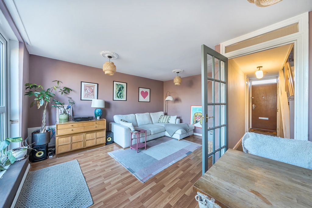 Property photo 3 of 22 1400299-16-696A3F...