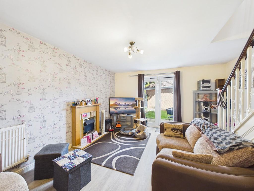 Property photo 2 of 11 Living Room