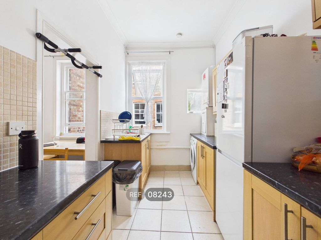 Property photo 3 of 11 Kitchen