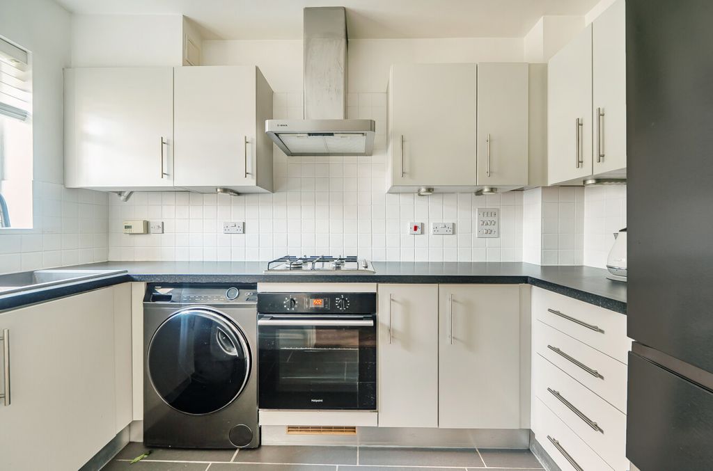 Property photo 3 of 15 1400107-10-696Fa3...