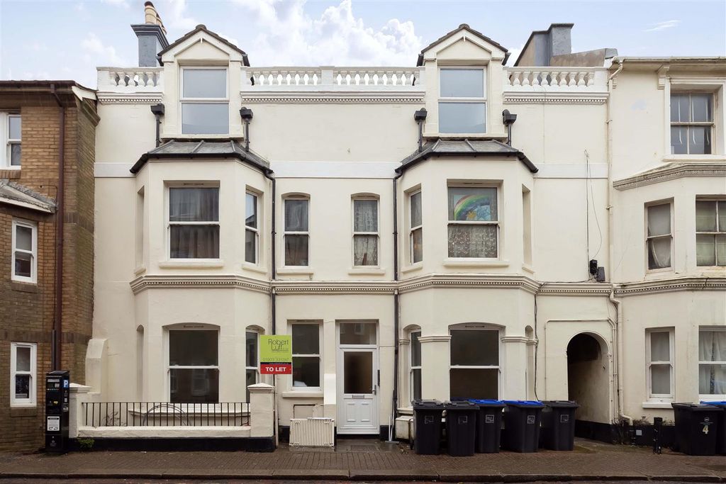 Property photo 2 of 10 West St_9.Jpg