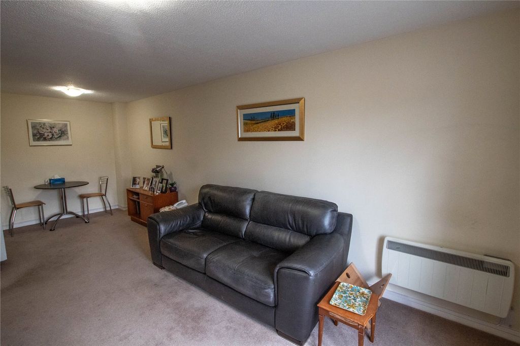 Property photo 3 of 7 Living Room