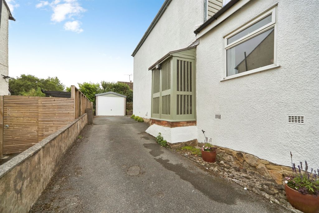 Property photo 2 of 26