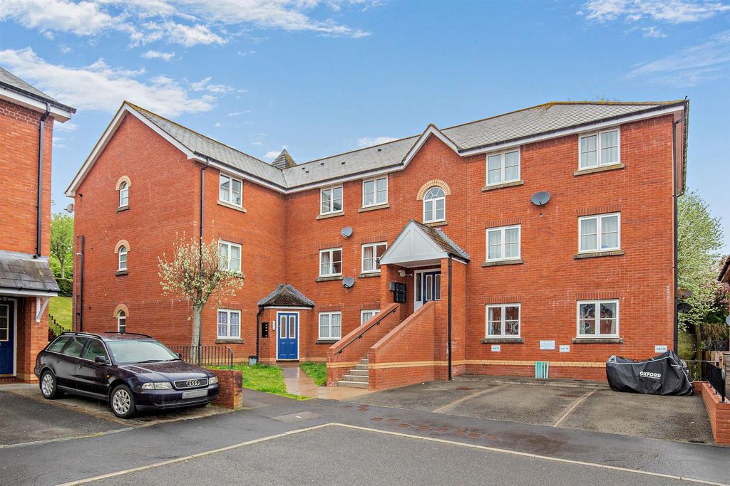 Property photo 1 of 11