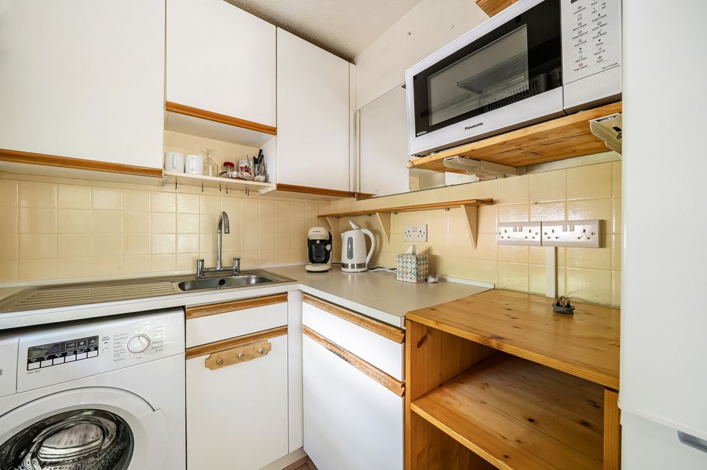 Property photo 2 of 20 Kitchen