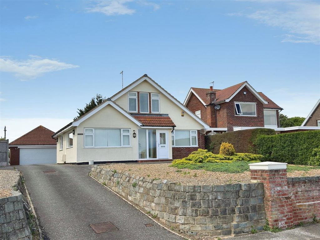 Property photo 1 of 24 Gunton Cliff (2).Jpg